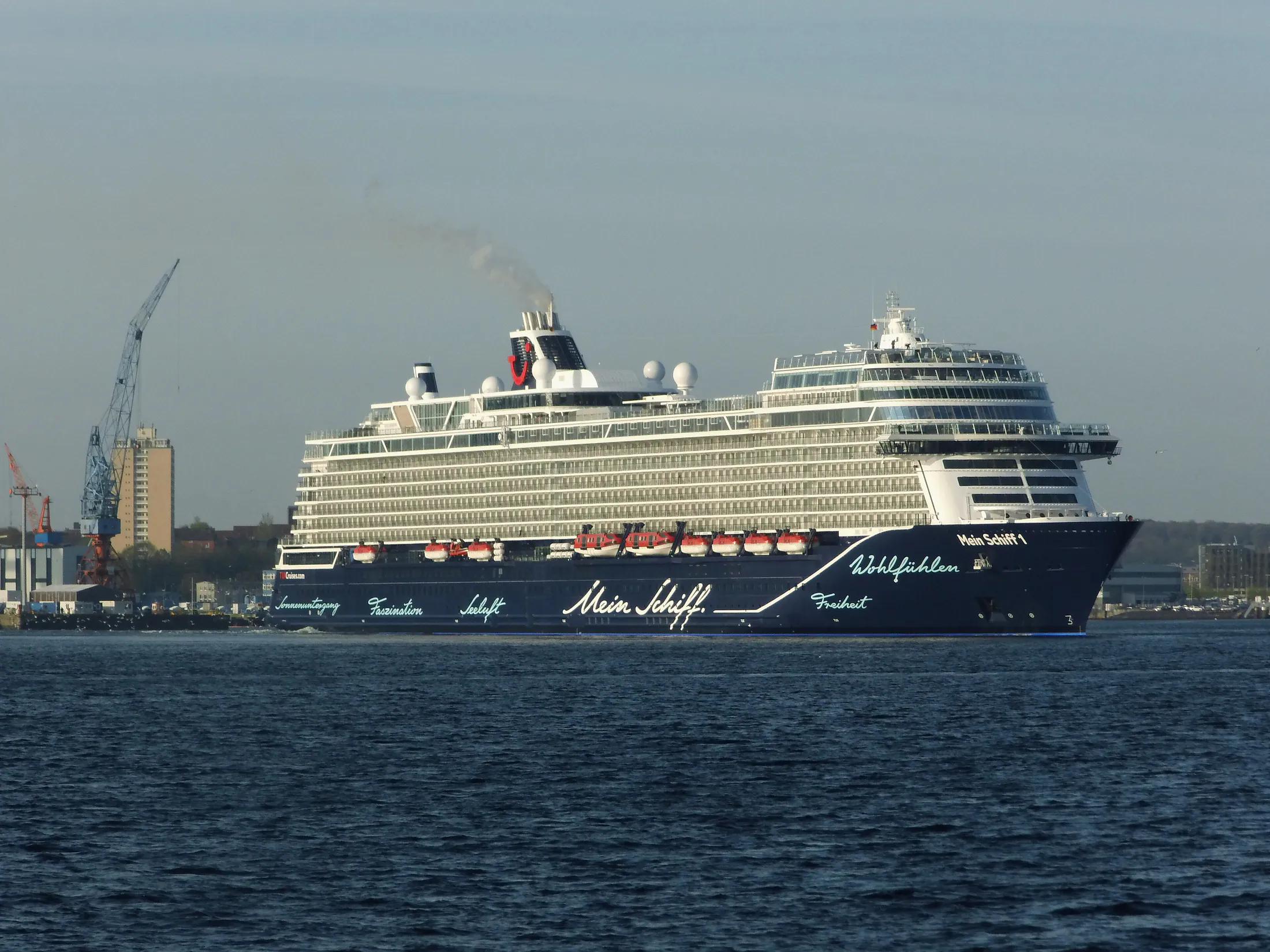 Kreuzfahrtschiff Mein Schiff 1