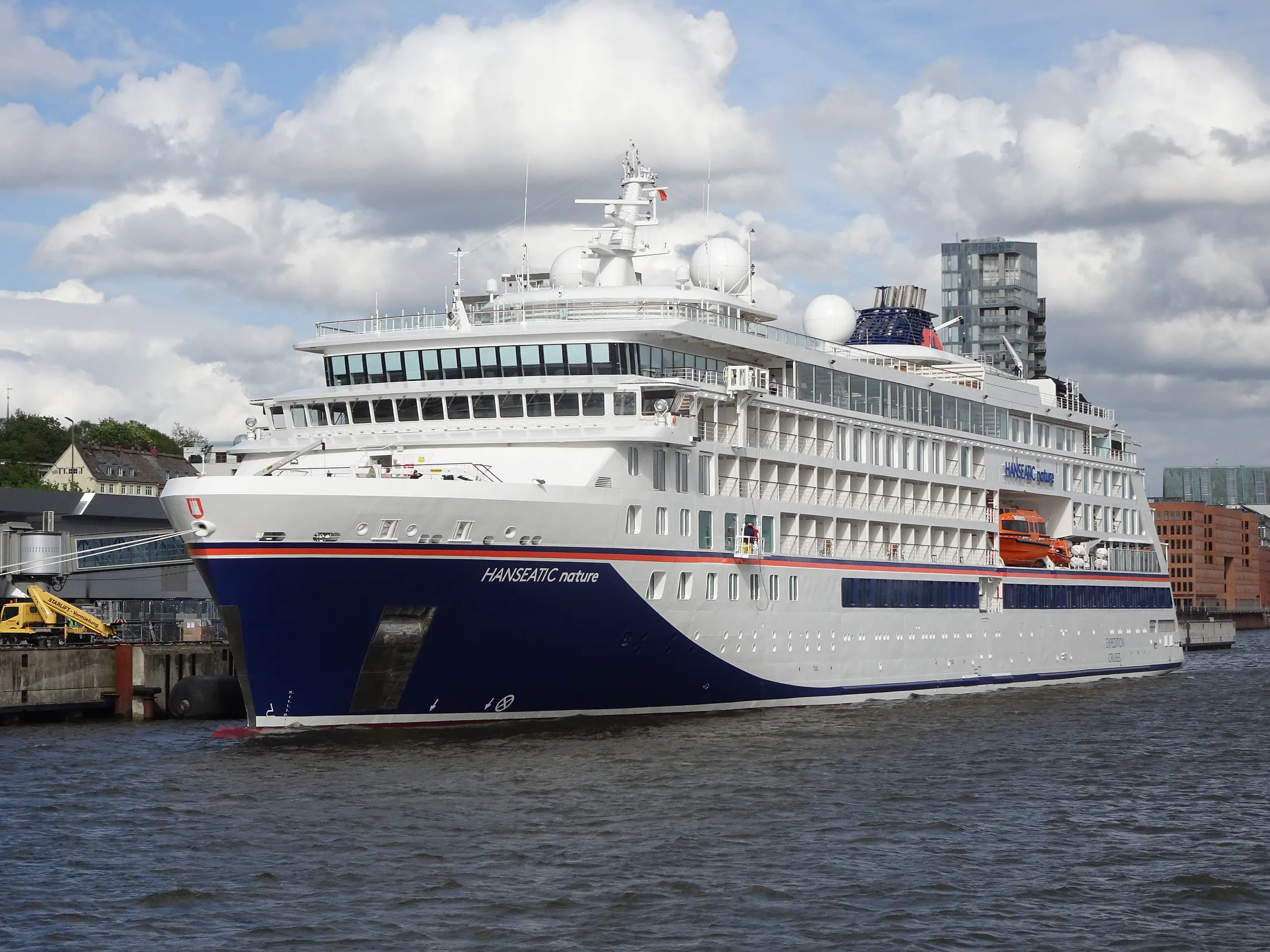 Kreuzfahrtschiff HANSEATIC nature