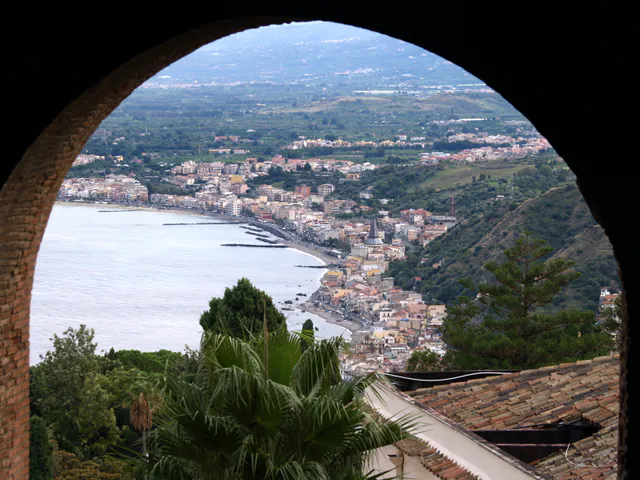 Hafen Giardini Naxos