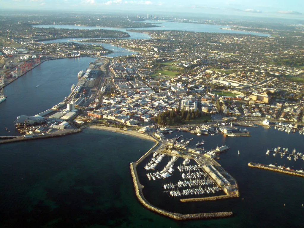 19 Nächte Fremantle – Auckland über Busselton, Albany & Penneshaw u. a. mit Hapag-Lloyd Cruises: Hafen Fremantle