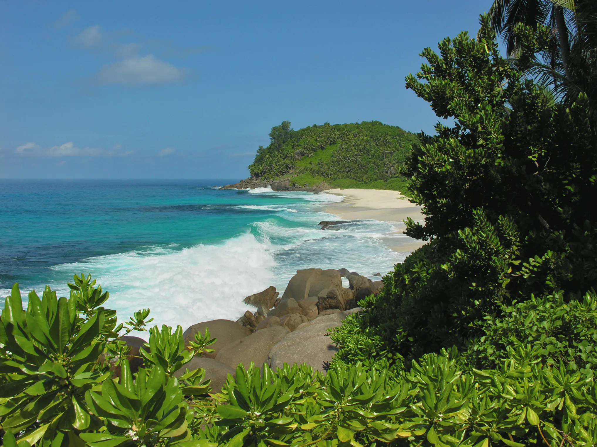 13 Nächte Mahé – Dubai über La Digue, Praslin & Curieuse u. a. mit Hapag-Lloyd Cruises: Hafen Mahé